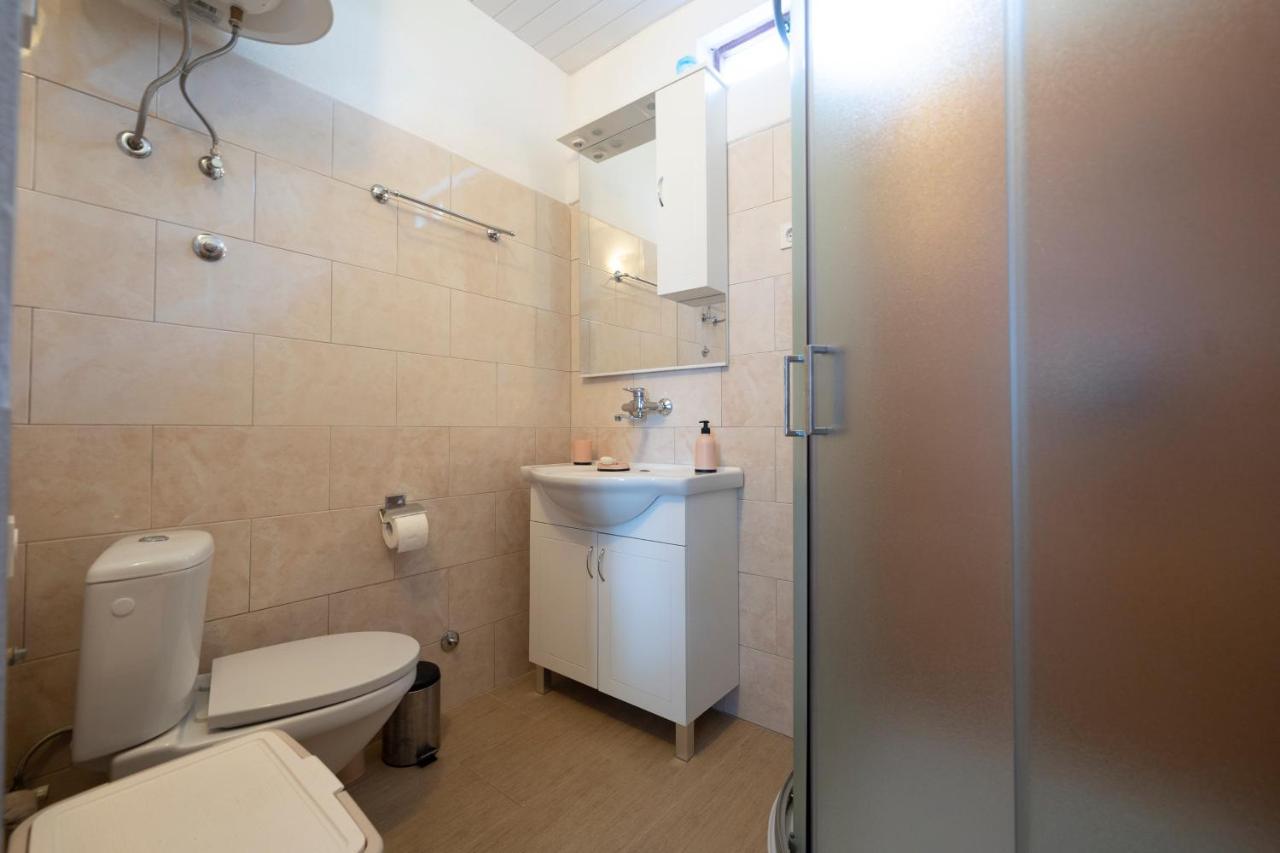 Studio Apartman Ema 2 Gornji Karin Extérieur photo