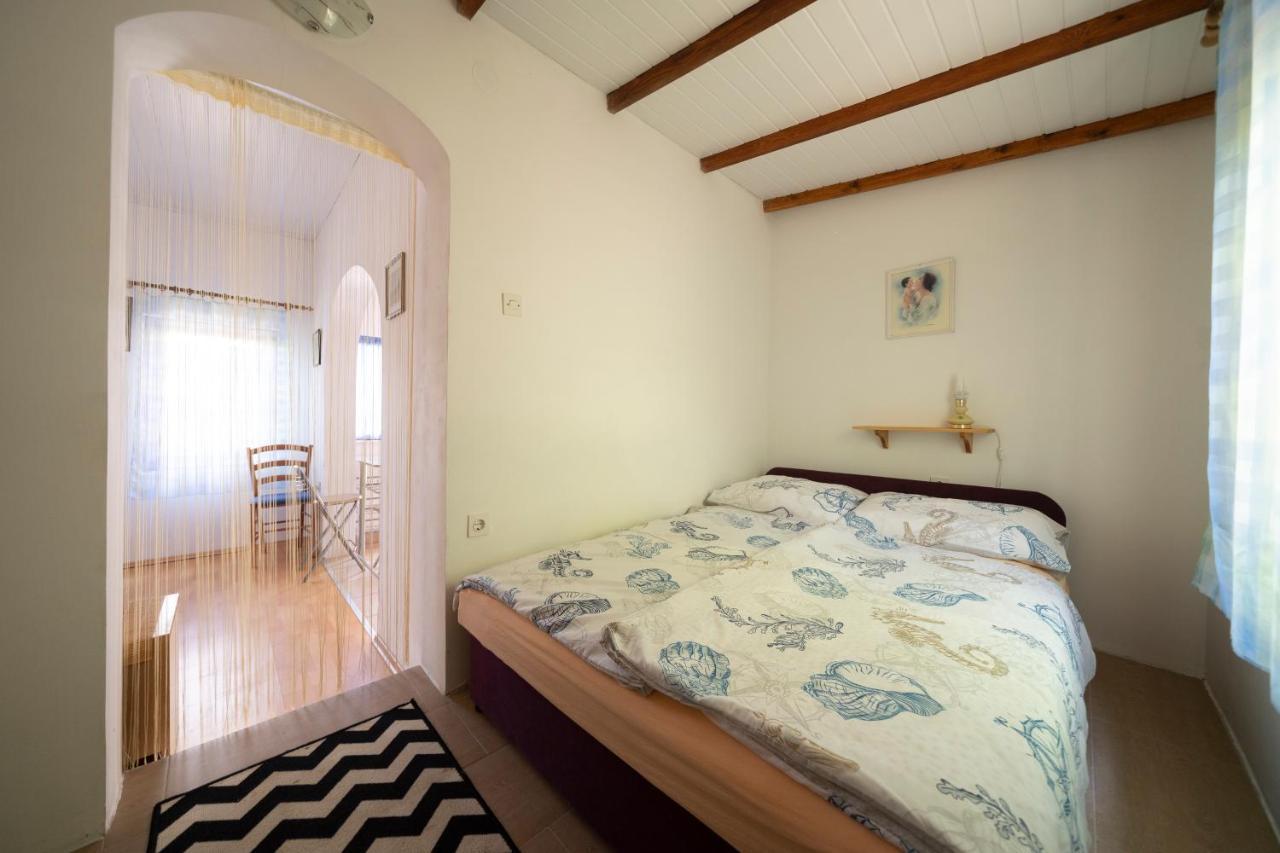 Studio Apartman Ema 2 Gornji Karin Extérieur photo