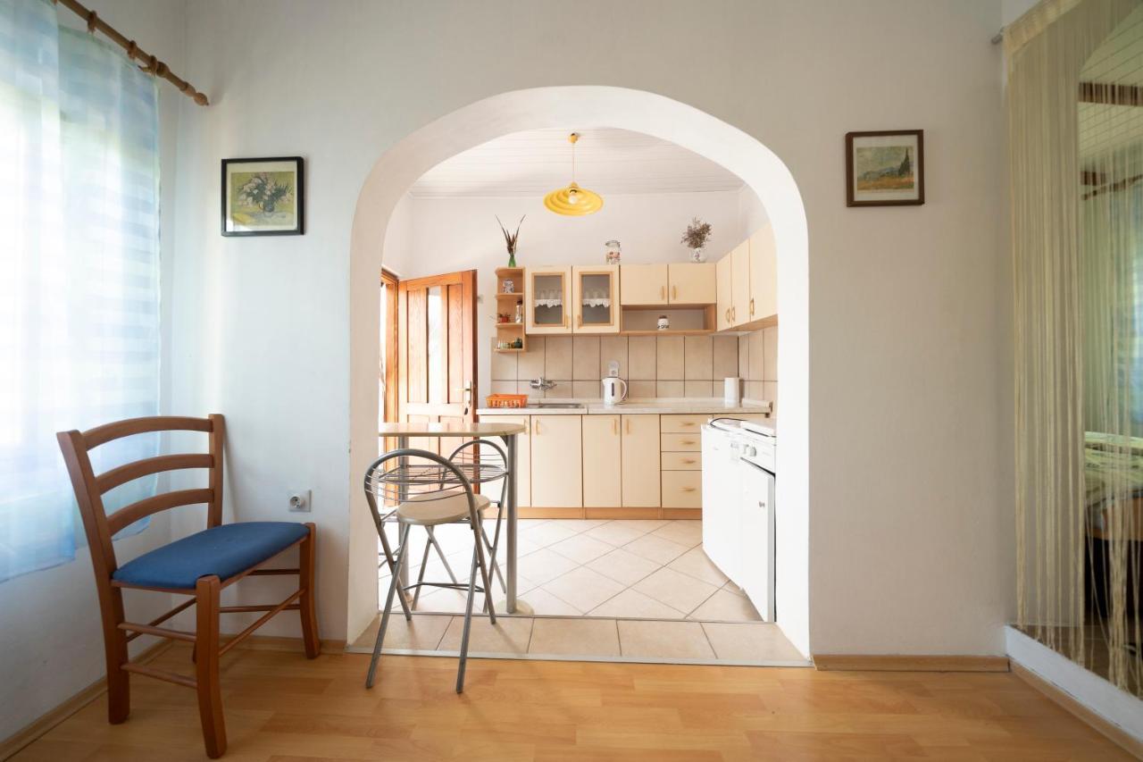Studio Apartman Ema 2 Gornji Karin Extérieur photo