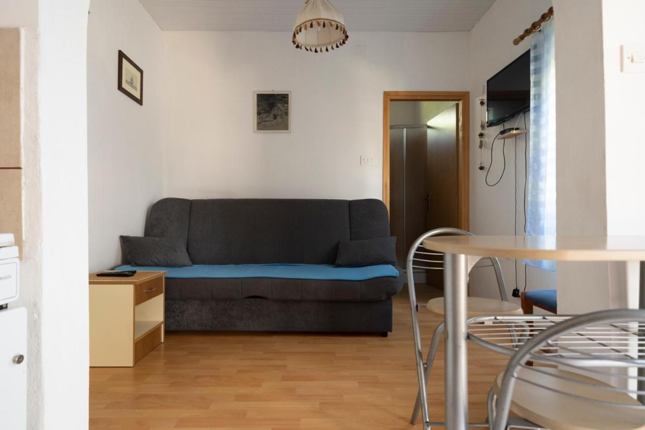 Studio Apartman Ema 2 Gornji Karin Extérieur photo