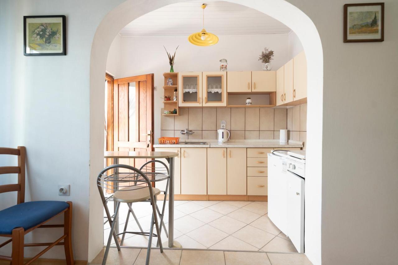 Studio Apartman Ema 2 Gornji Karin Extérieur photo