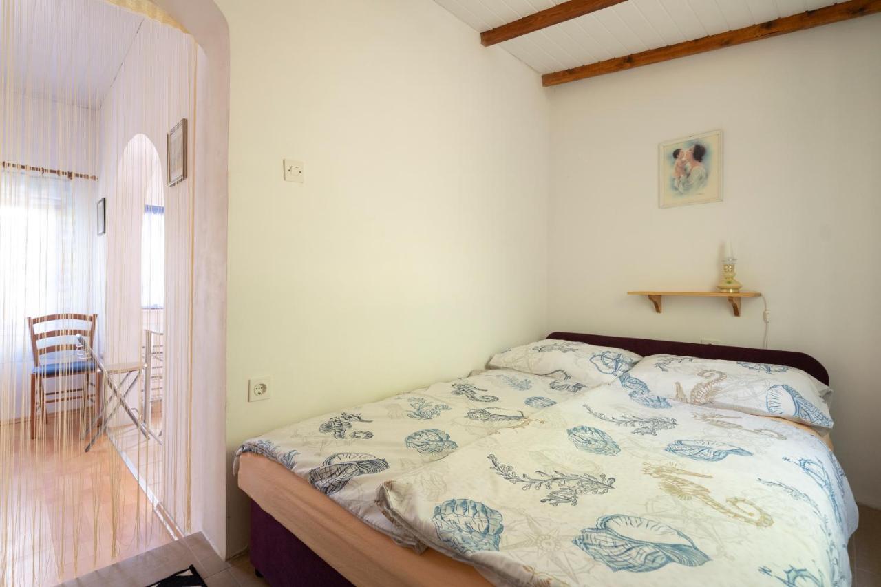 Studio Apartman Ema 2 Gornji Karin Extérieur photo